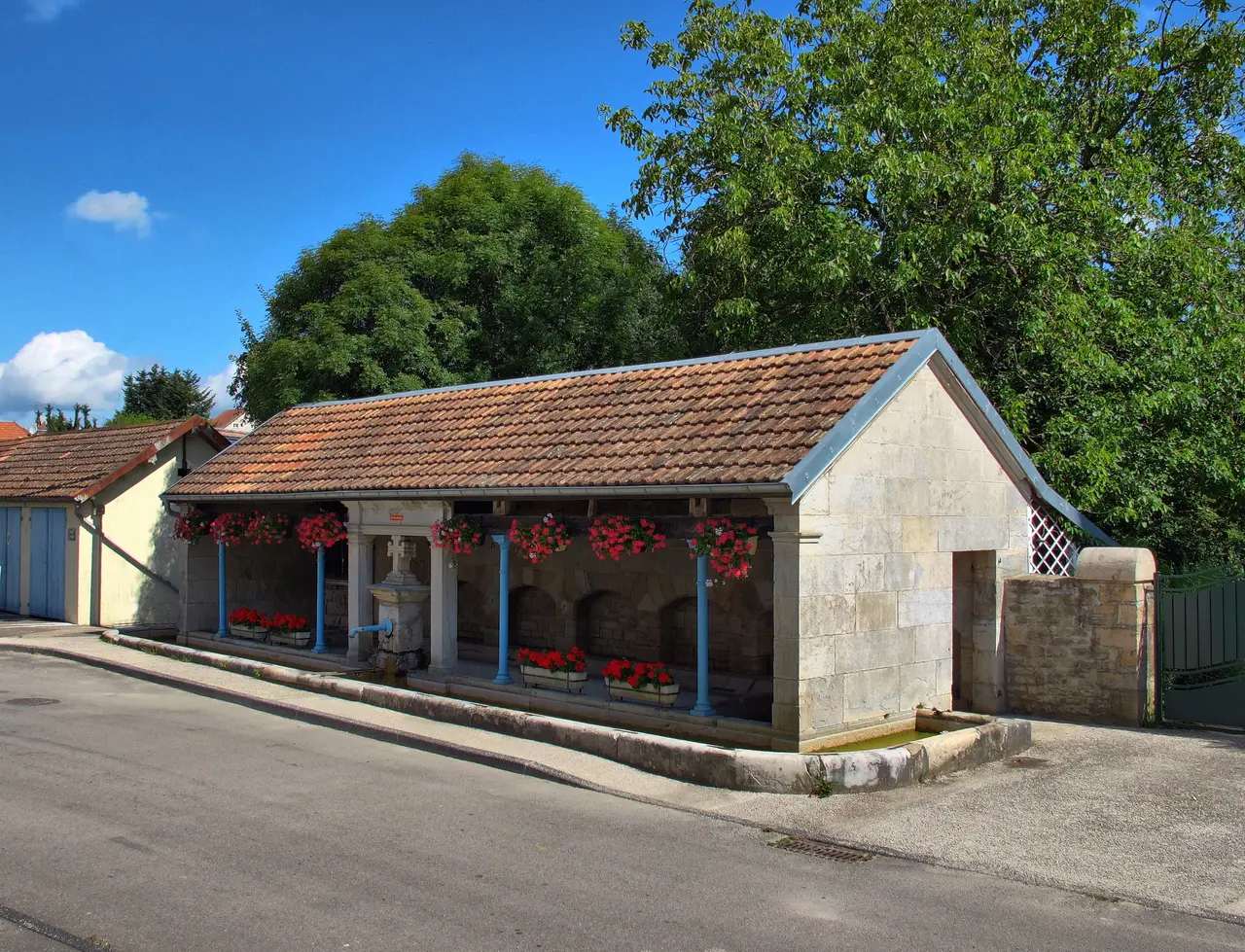Pouilley-les-Vignes, fontaine-lavoir