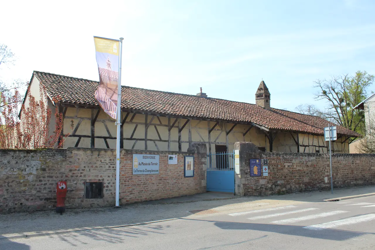 File:Ferme Champ Bressan Romenay 4.jpg