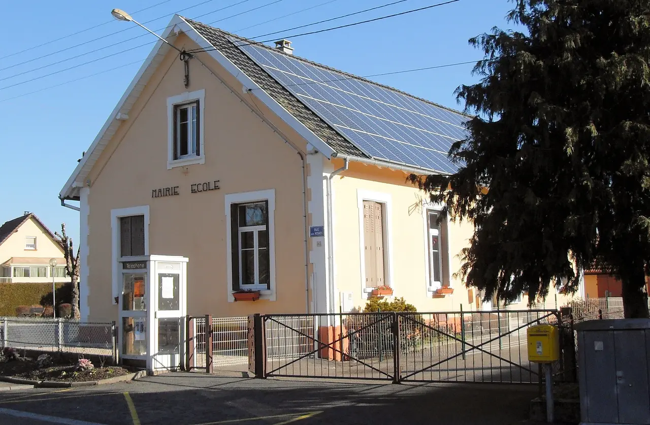 Romagny-sous-Rougemont, Mairie-école