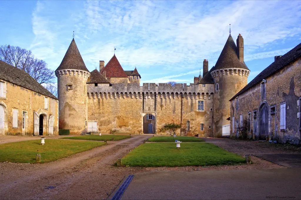 Rully Castle 05