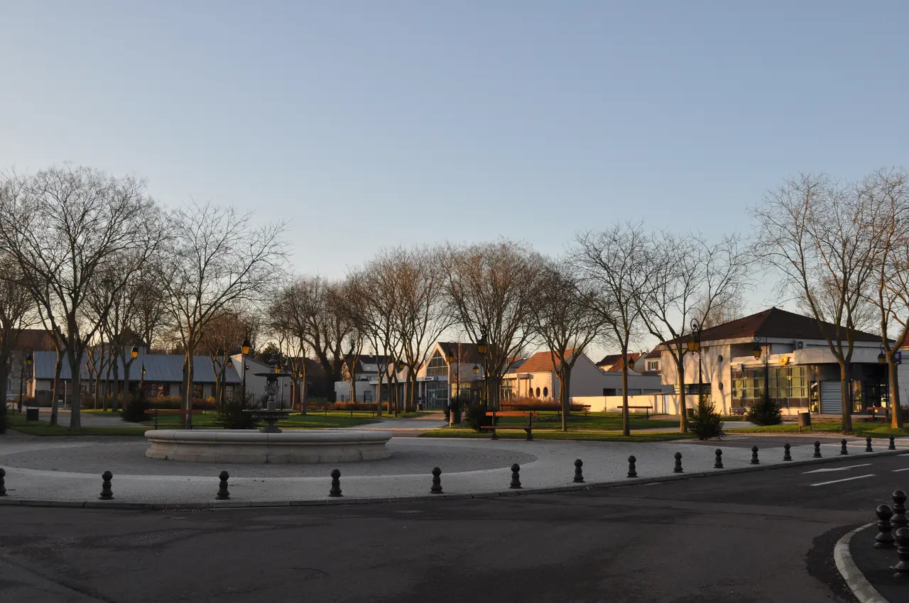 Saint-Apollinaire - Place Centrale