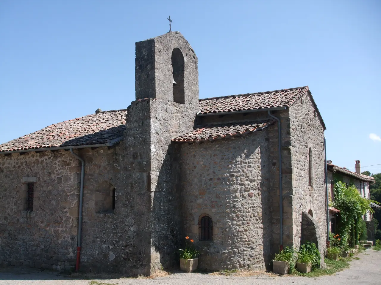 File:Église de Saint Apollinaire de Rias.jpg