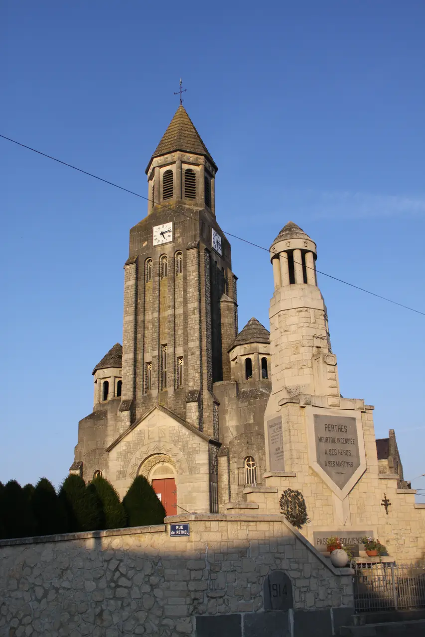 Perthes (Ardennes) - l’ Église Saint-Thimothée et Saint-Apollinaire - Photo Francis Neuvens lesardennesvuesdusol.fotoloft.fr