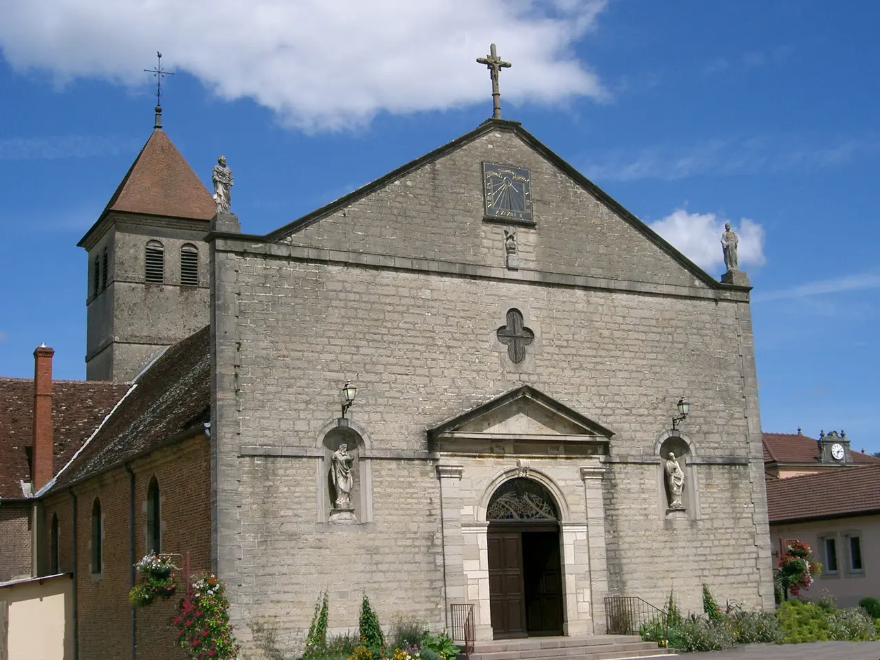 Saint-Germain-du-Bois - Façade église (Saône-et-Loire - France)