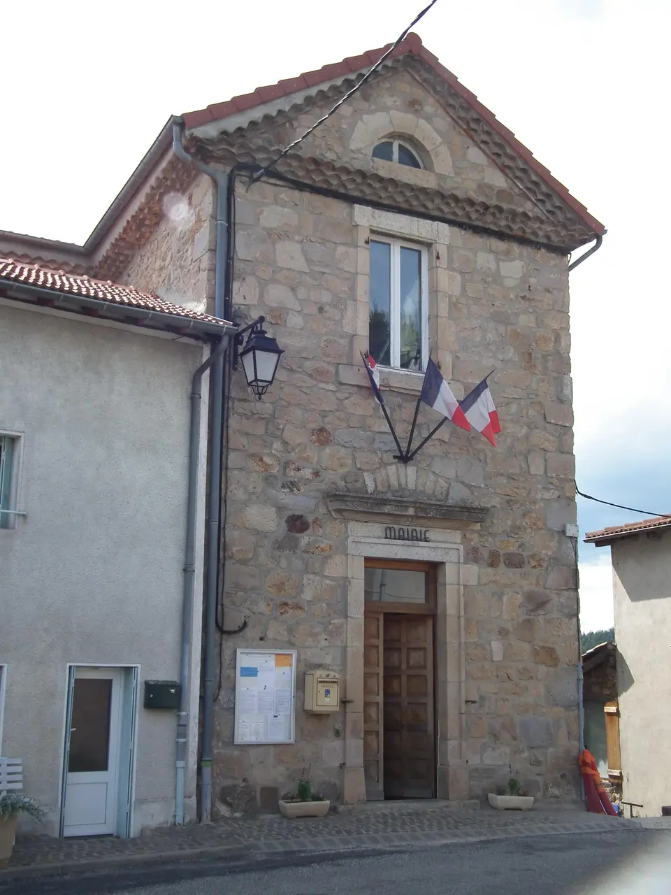 Mairie Saint-Julien-Labrousse 2012-08-13-021