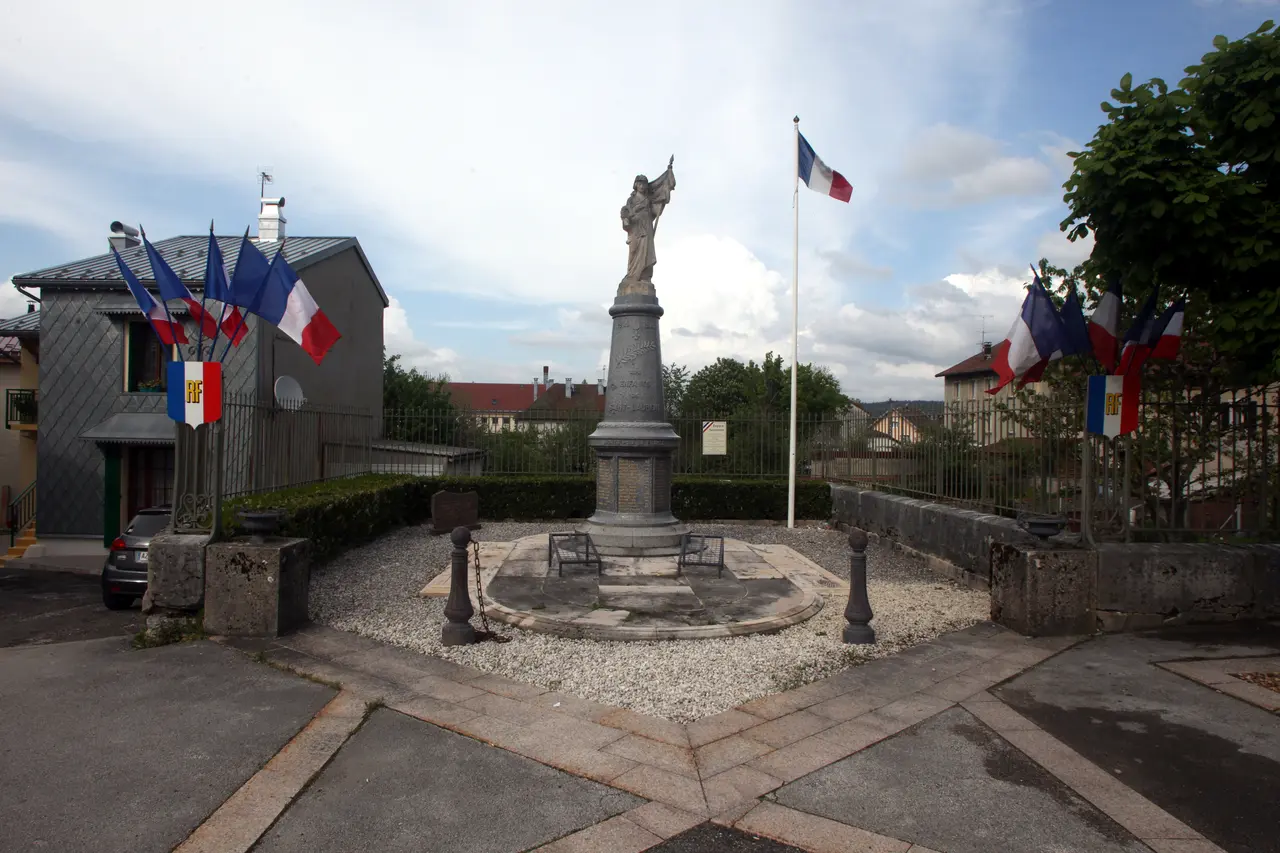 Saint-Laurent-en Grandvaux, monument aux morts - img 42997