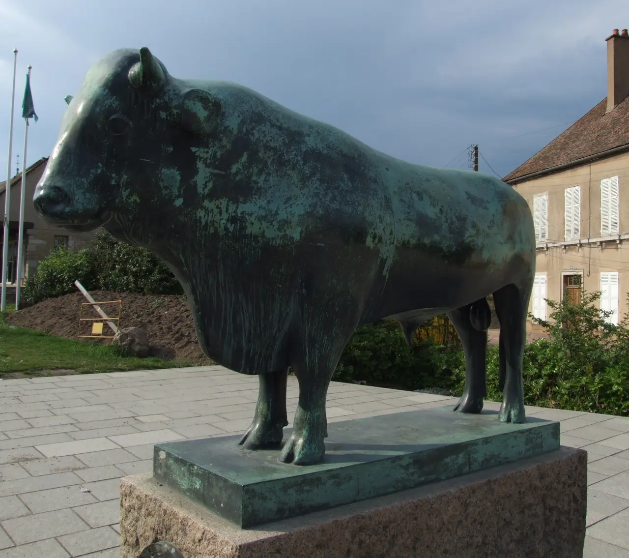 Saulieu - Taureau de Pompon 2