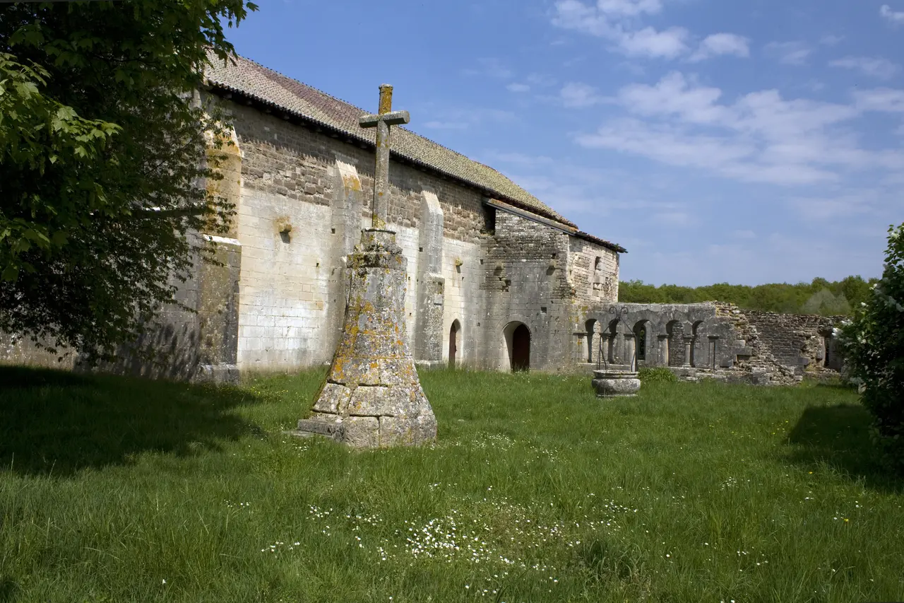 Sauvigny le Bois-Prieuré de Saint-Jean des Bonshommes-20110420