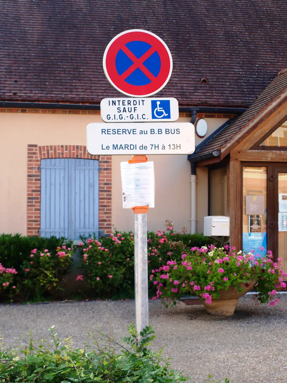 Thorigny-sur-Oreuse-FR-89-mairie-22