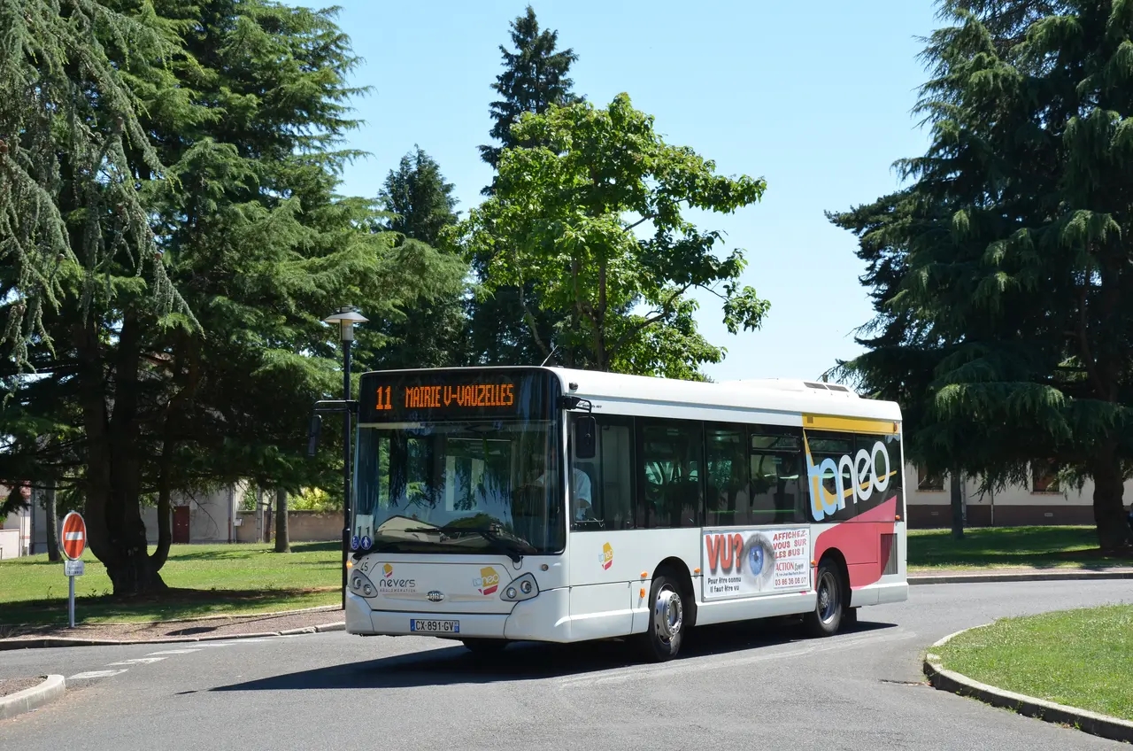 Heuliez GX 127 n°45 TANEO Varennes Vauzelles Église