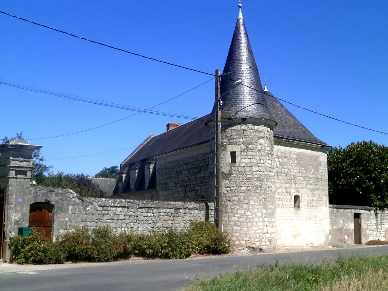 Savigny-en-Véron Places