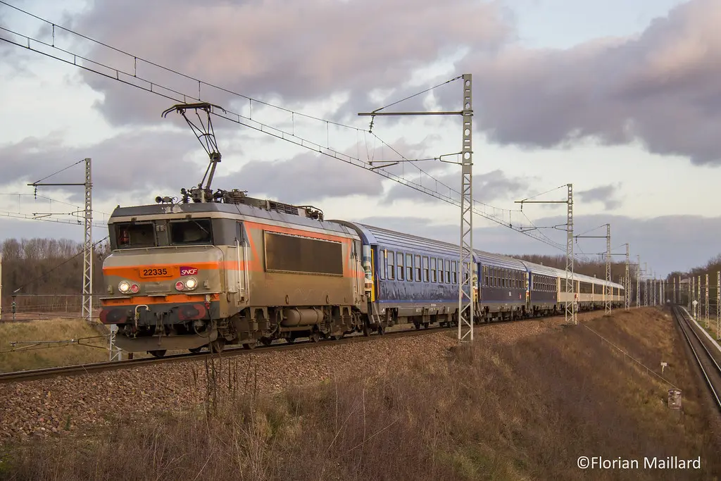 BB 22335 à Villeneuve-la-Guyard