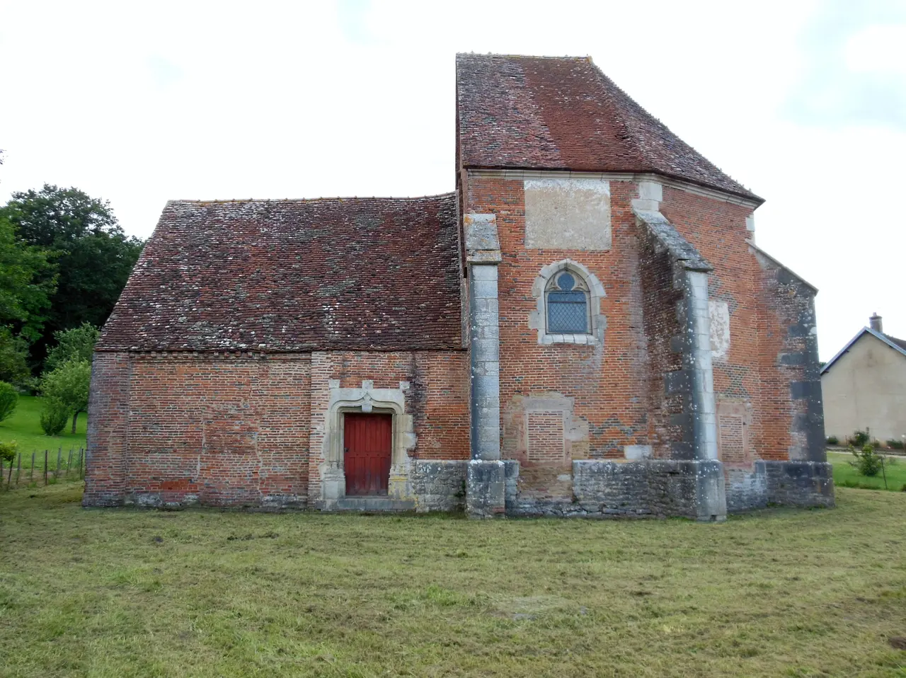 File:Chapelle Notre-Dame-de-la-Levée (Villers-les-Pots).JPG