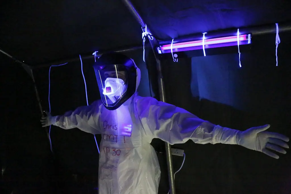 UV screening for potentially virus-carrying bodily fluids