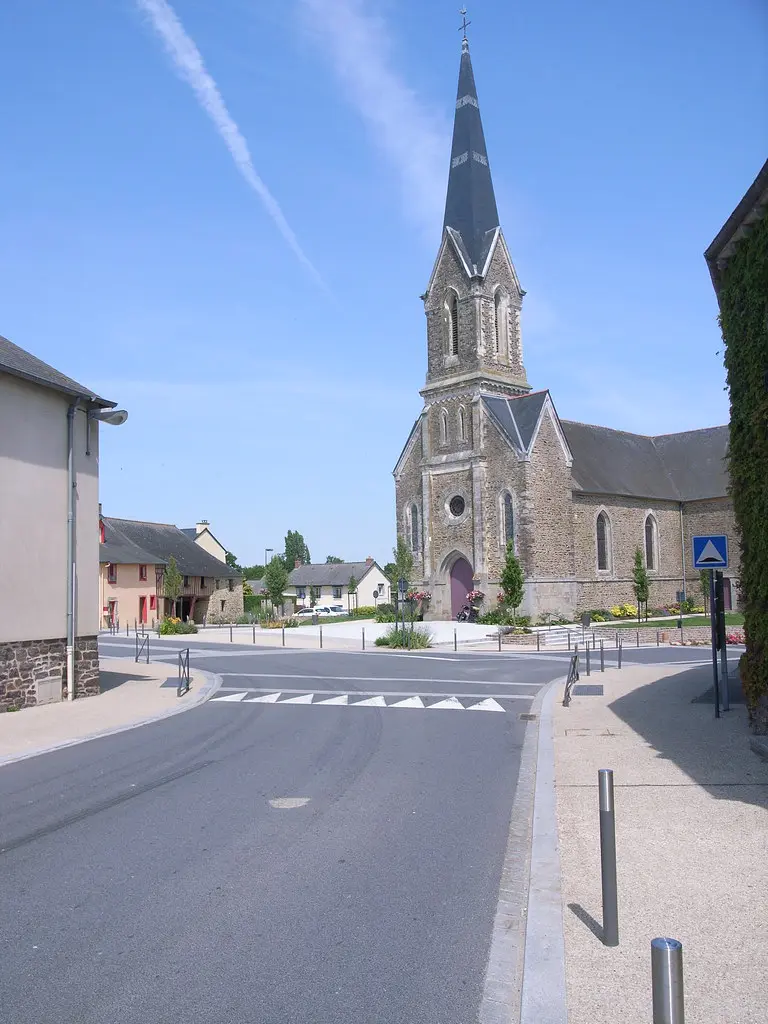 On the road again, heading north through Boisgervilly