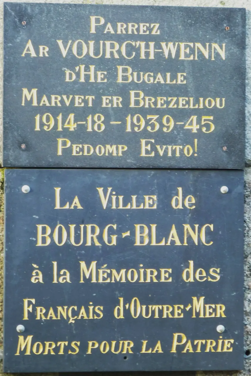 File:08 Bourg-Blanc Plaque du monument aux morts.JPG
