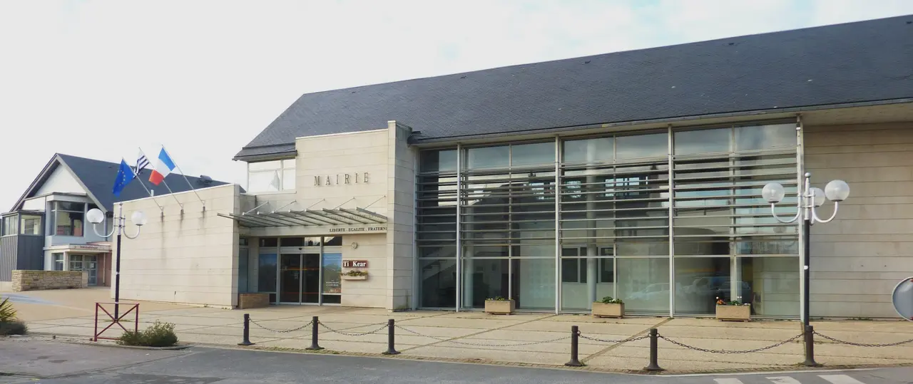 File:11 Bourg-Blanc La mairie et la médiathèque.JPG