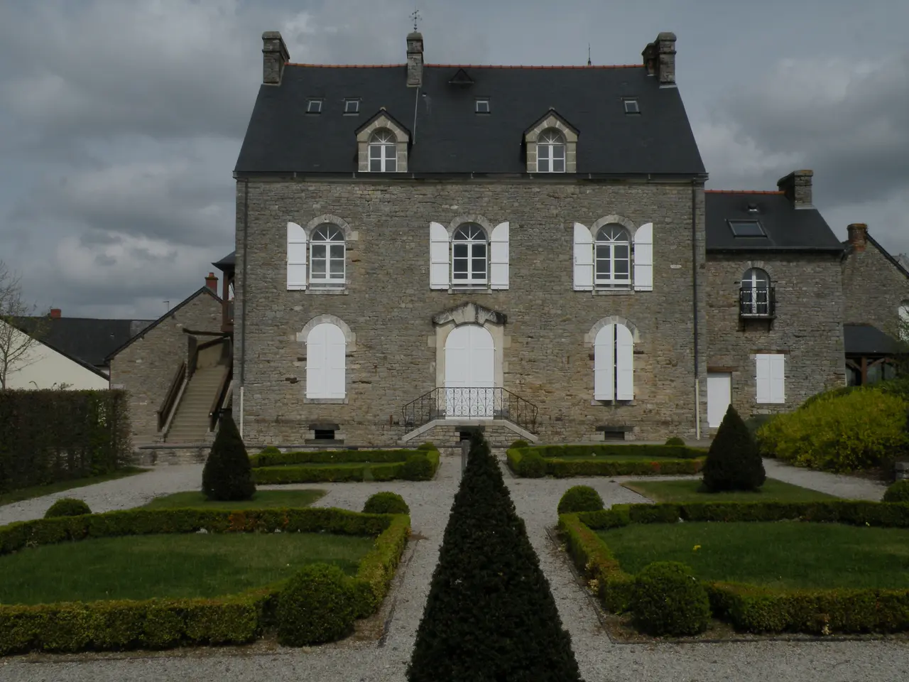 Bourg-des-Comptes mairie