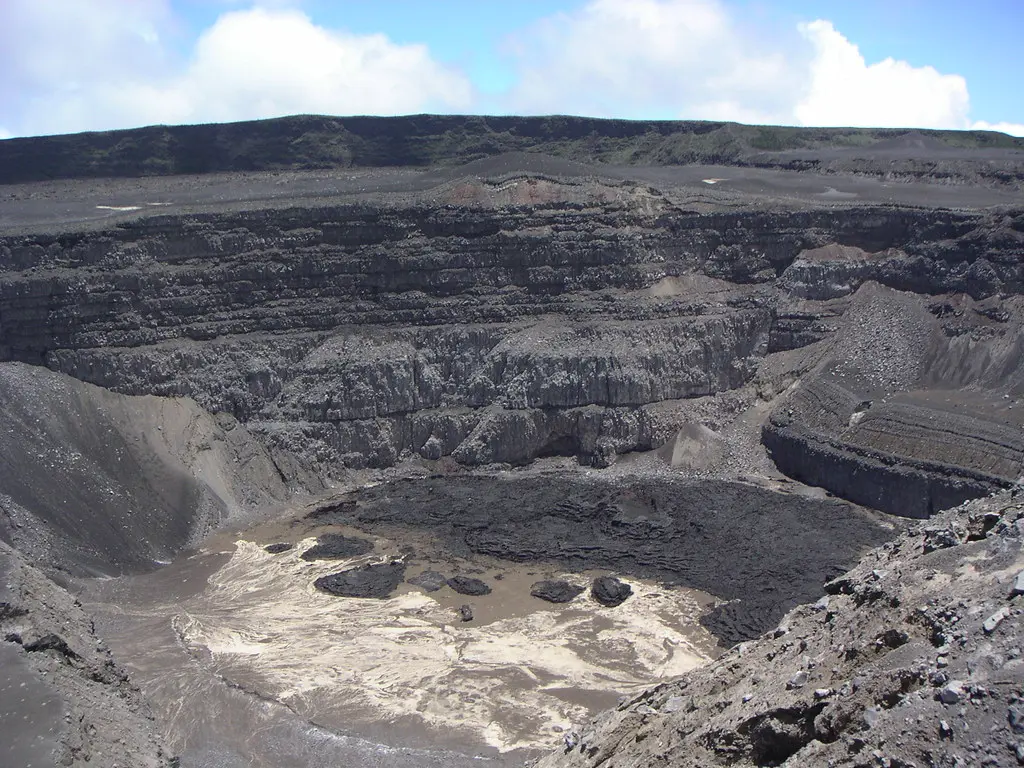 Karthala Volcano, Grand Camore