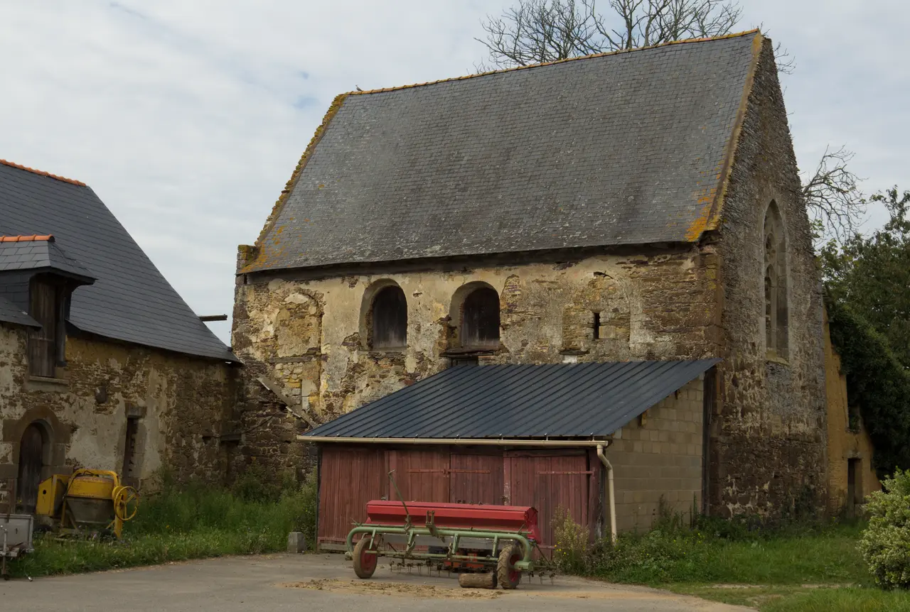 Face sud de la chapelle du château de Fontenay (Chartres-de-Bretagne, Ille-et-Vilaine, France)
