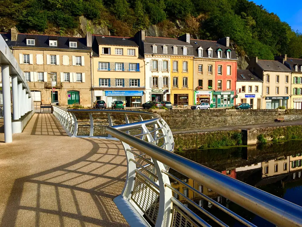 Châteaulin Shadows
