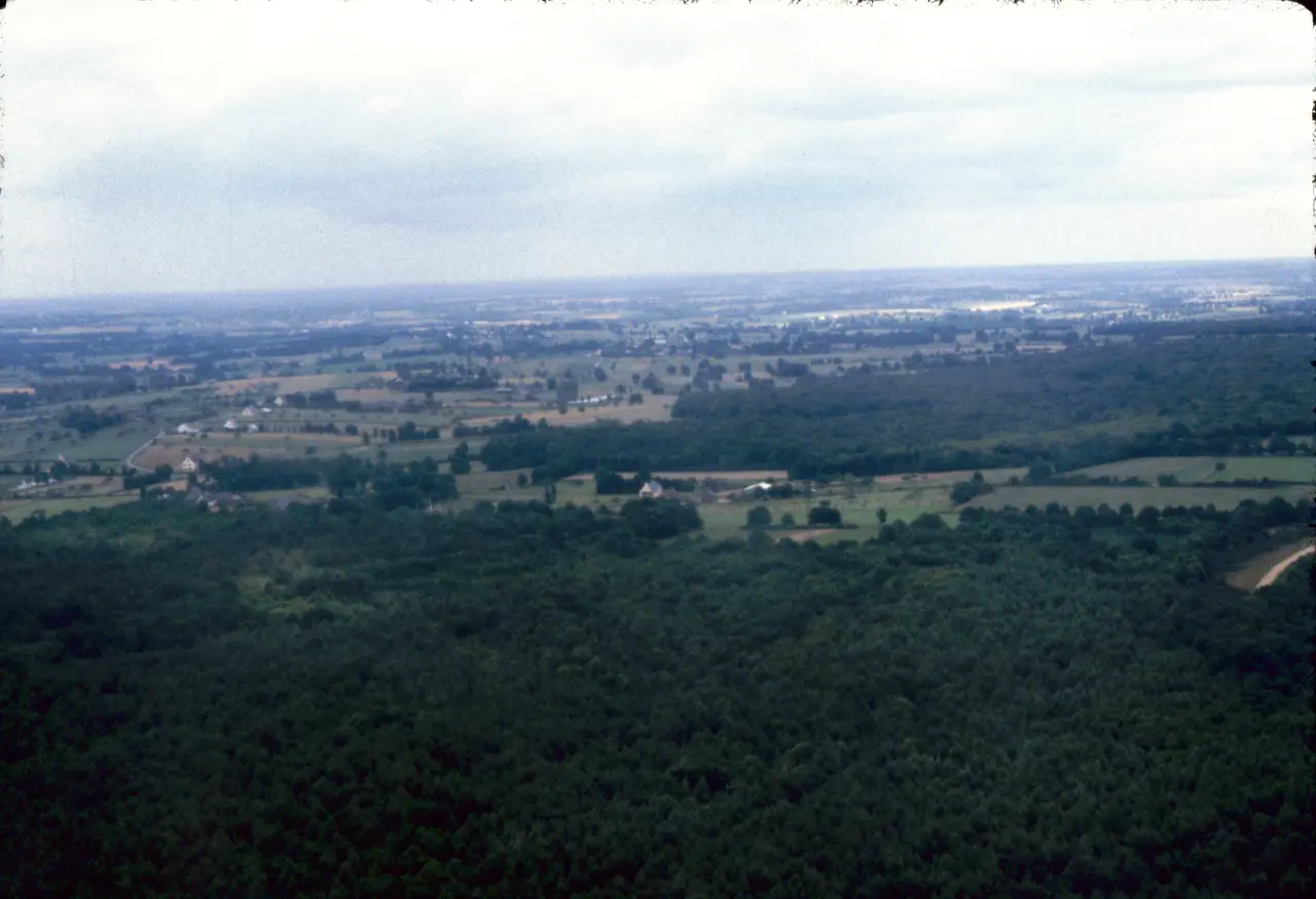 Près de Crevin le bois de Pouez
