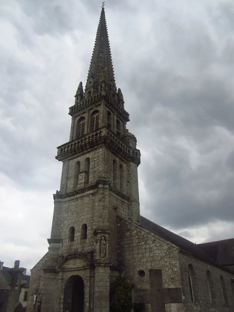 Église Saint-Gilles à Elliant, Finistère 02