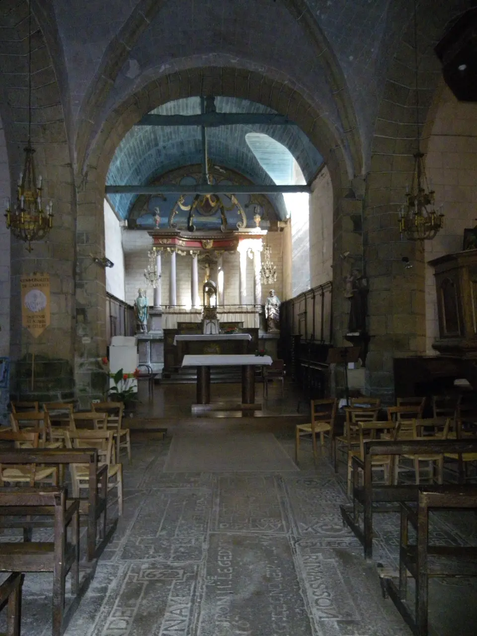 File:L'interieur de l'eglise de gahard - panoramio.jpg