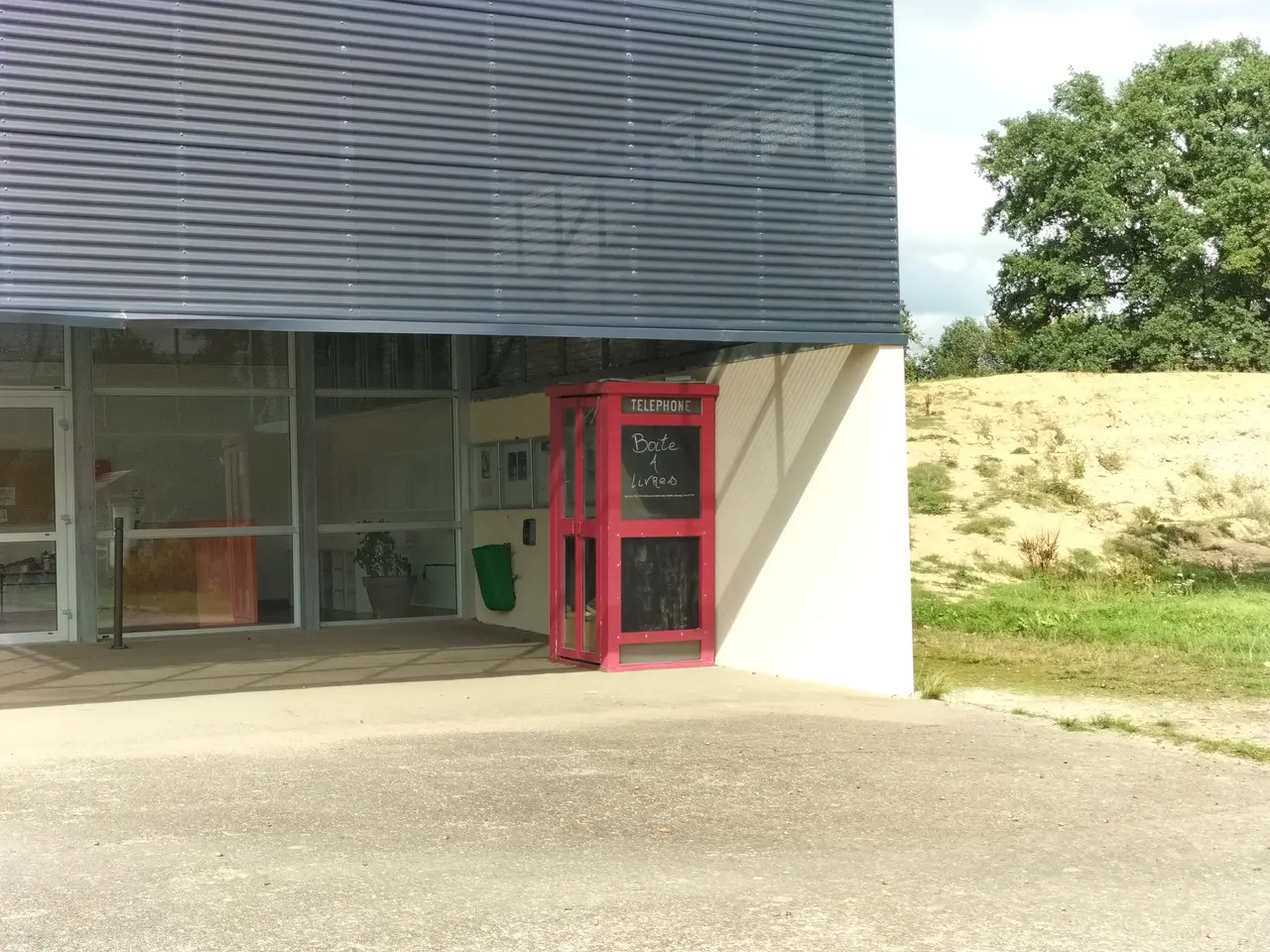 Boîte à livre, complexe sportif, Gosné