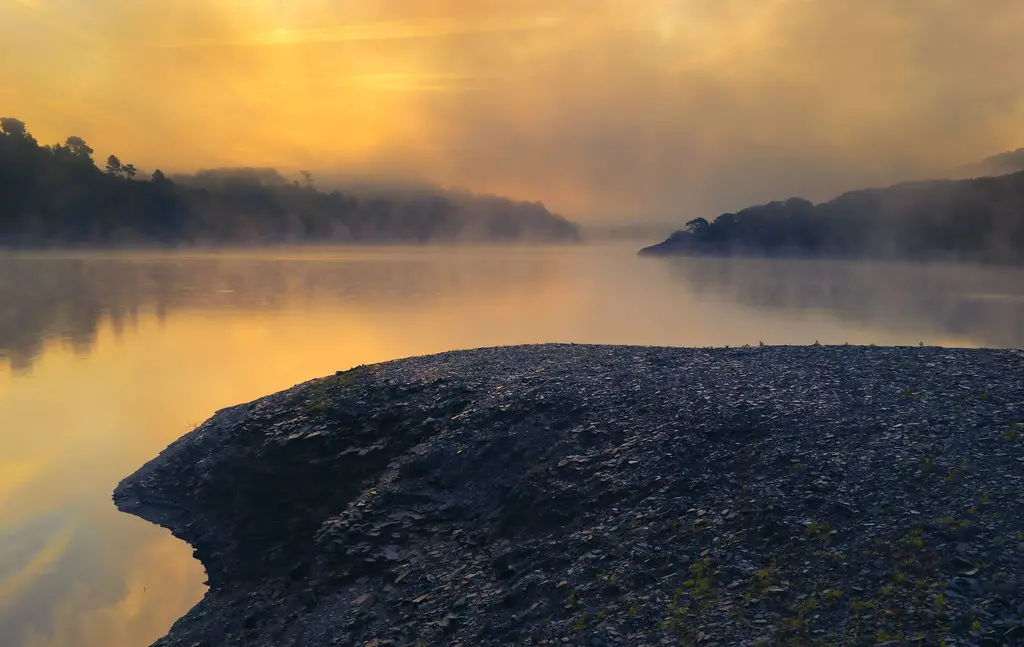 Tregnanton à l'aurore - Lac de Guerlédan (BZH)