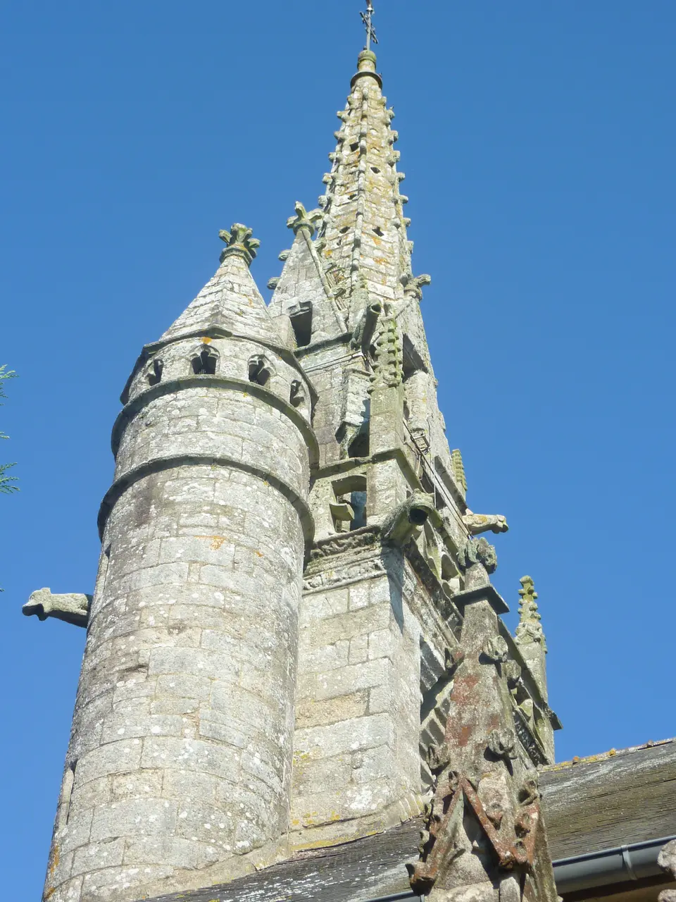 Guerlesquin 13 Le clocher de l'église Saint-Ténénan