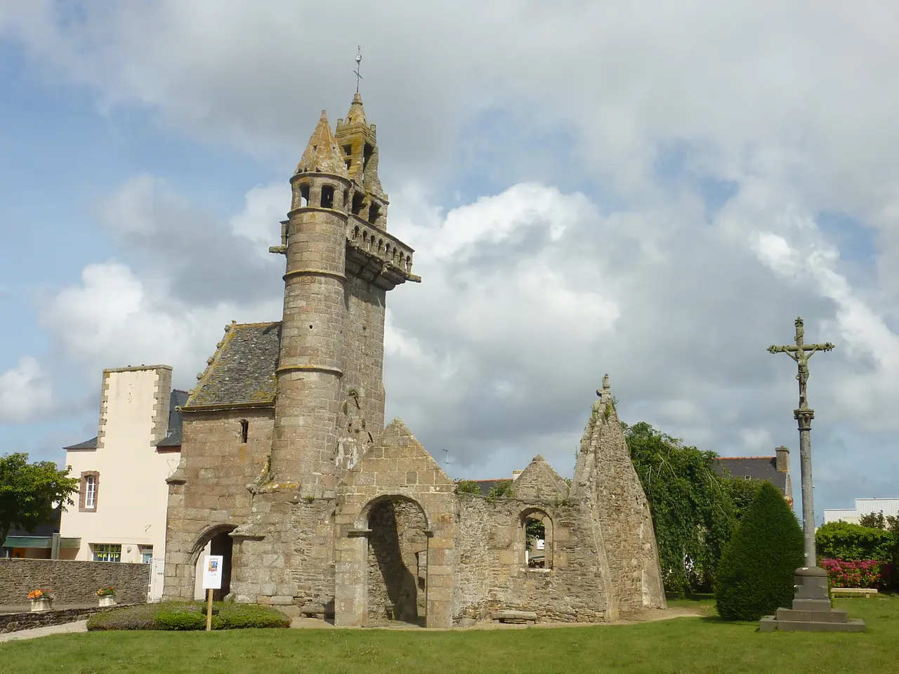 Henvic La vieille église 1