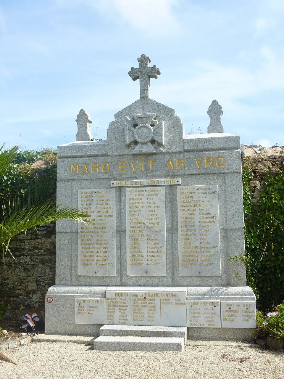 Henvic Monument aux morts 7