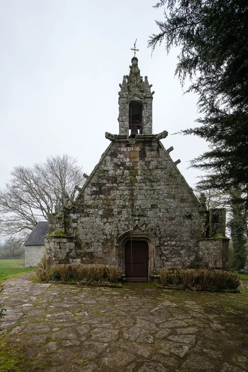 Façade ouest de la chapelle Notre-Dame-de-la-Clarté, Kervignac, France