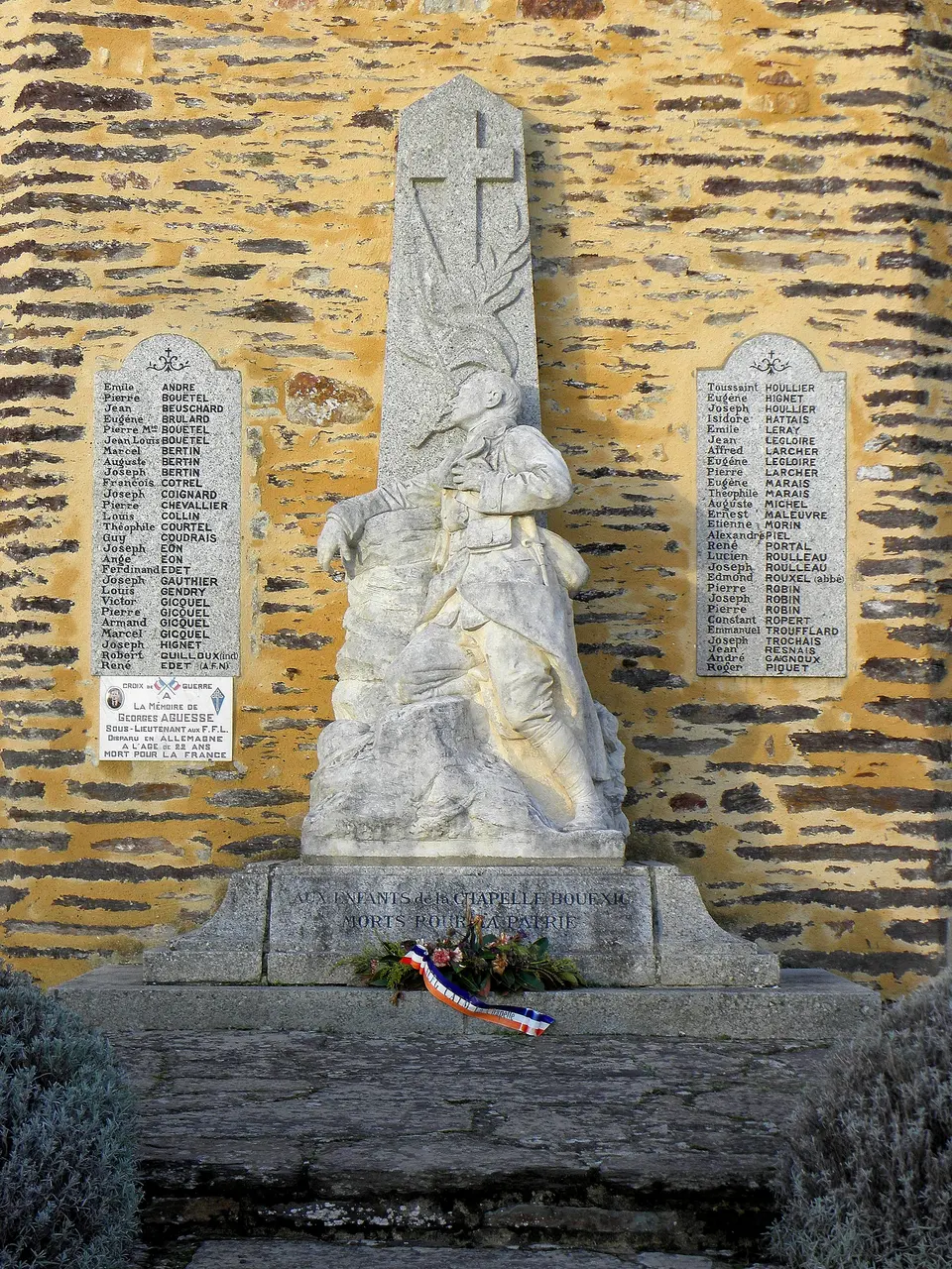La Chapelle-Bouëxic (35) Monument aux morts