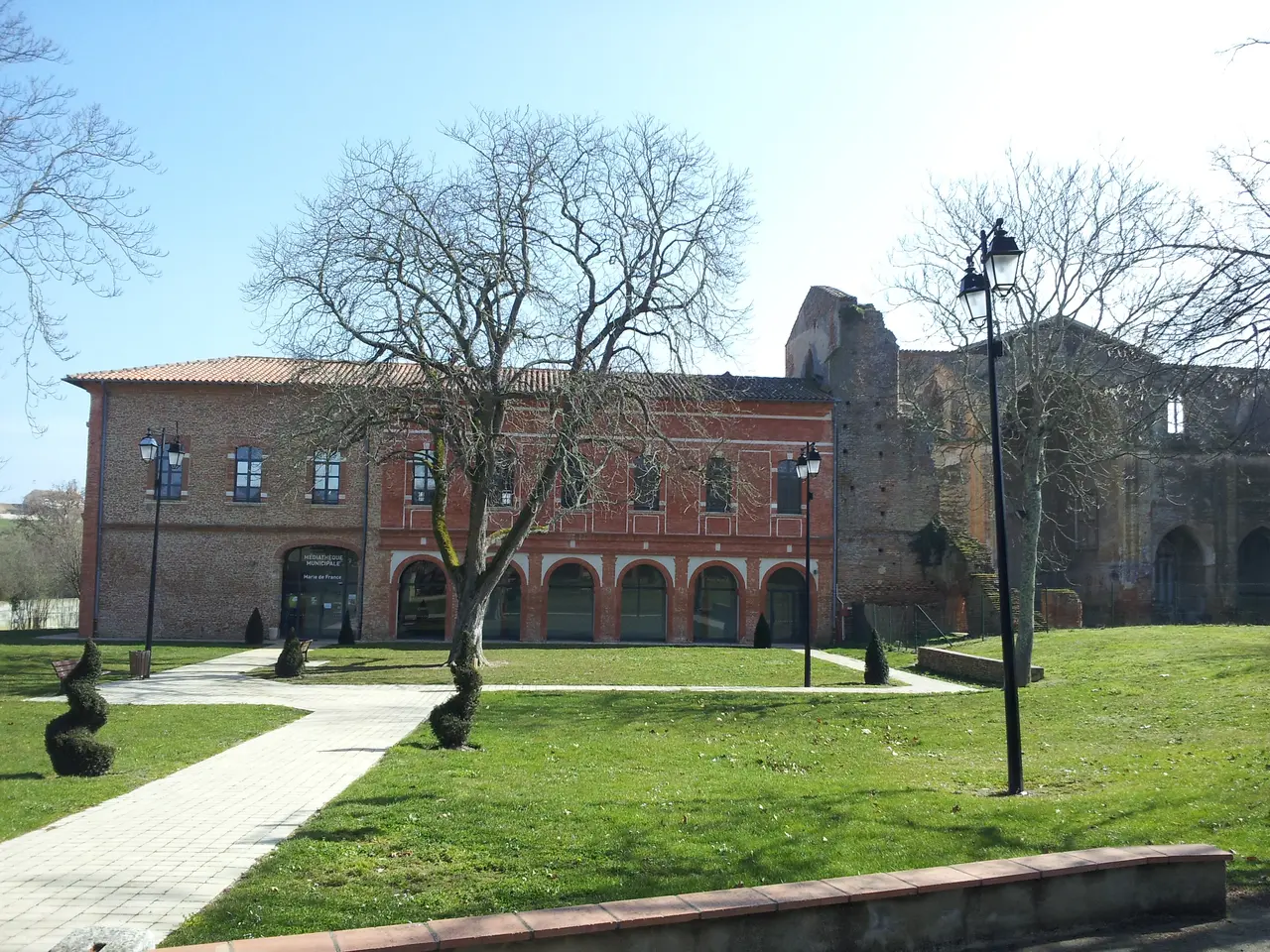 Eaunes-abbaye La Clarté-Dieu-médiathèque