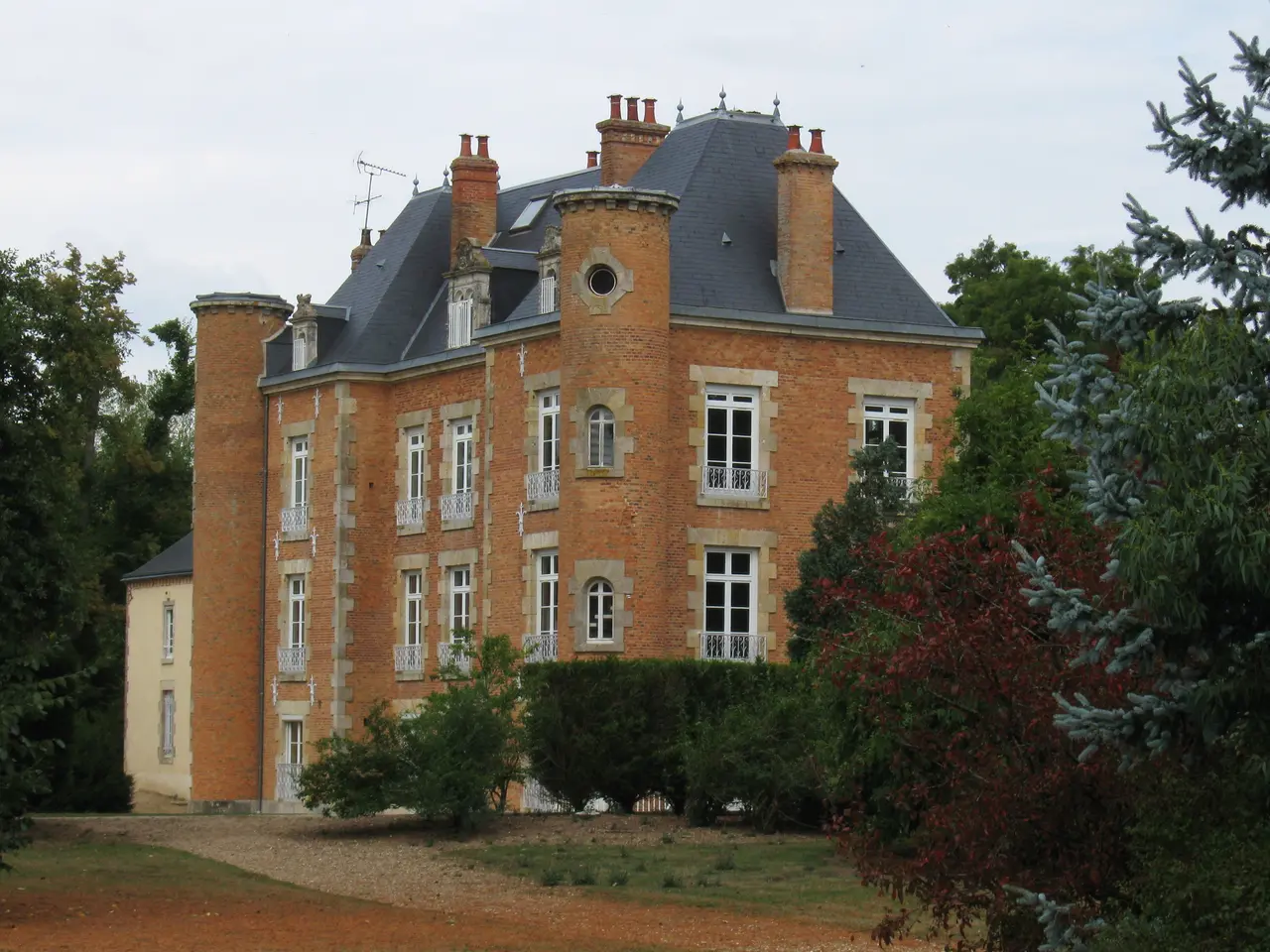 Saint-Cyr-en-Val château de la Motte 1