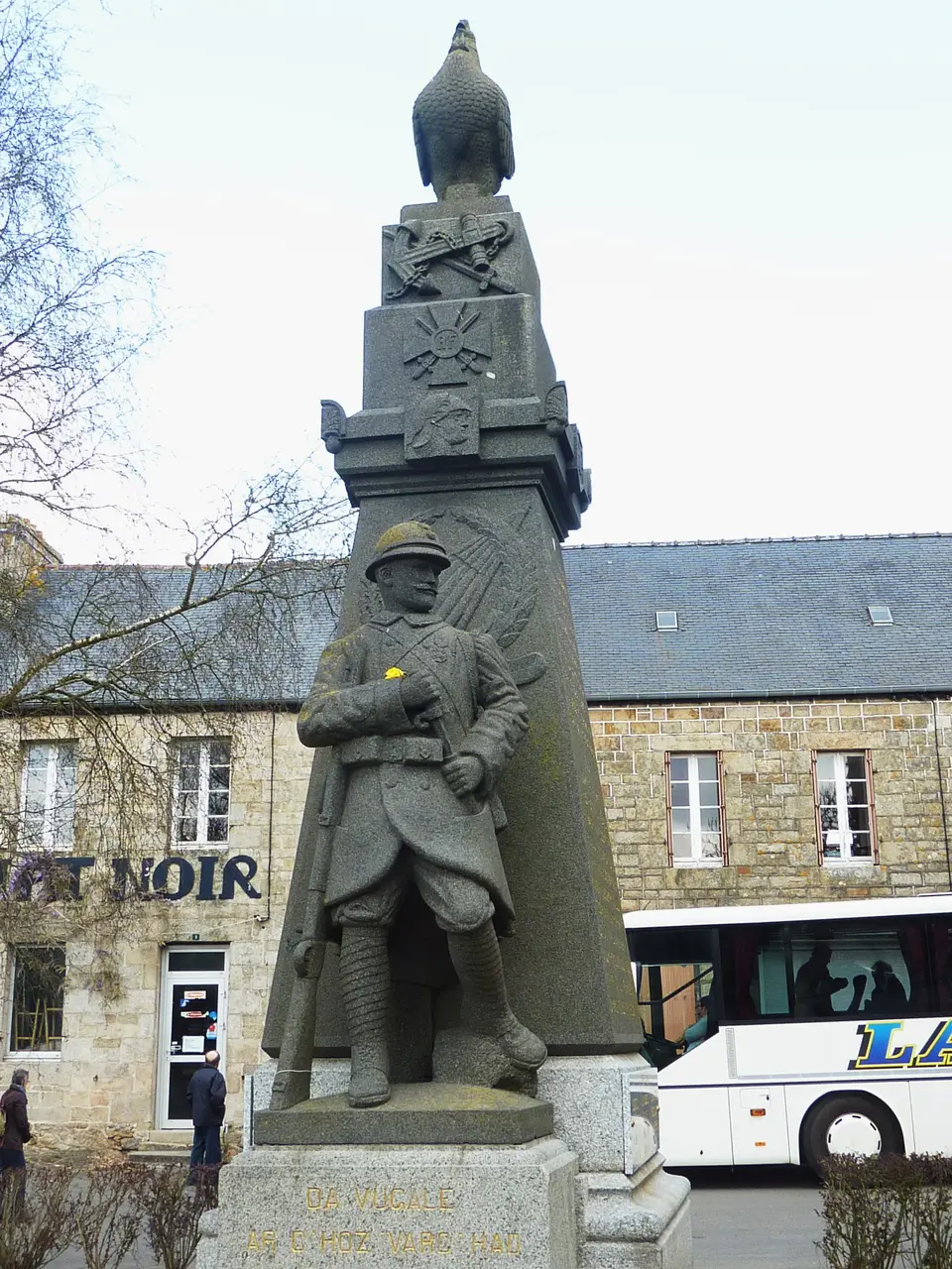 006 Le Vieux-Marché Monument aux morts