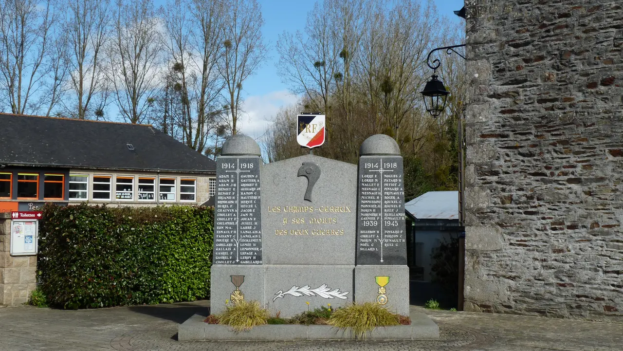 Les Champs-Géraux (22) Monument aux morts