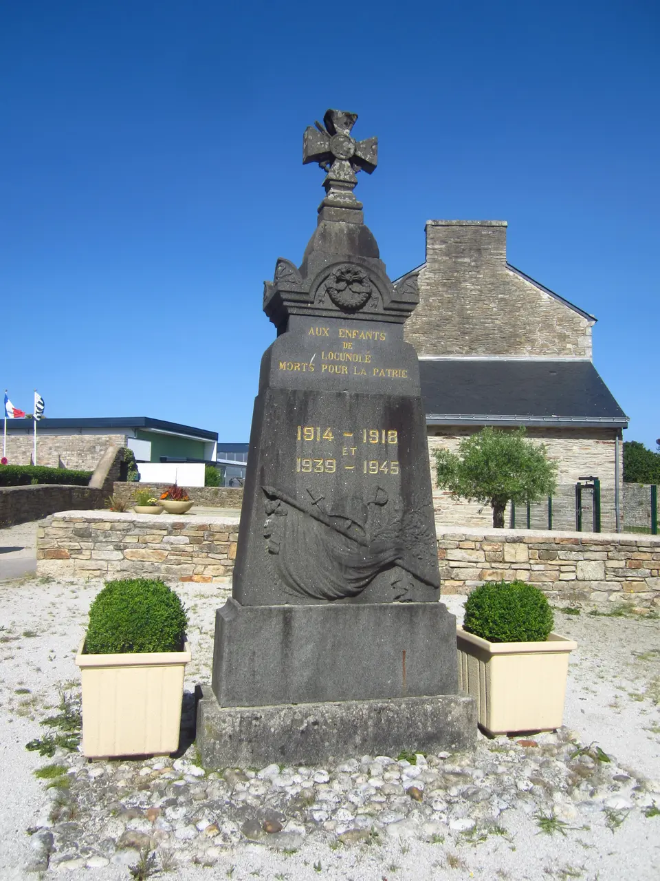 Monument aux morts, Locunolé, Finistère 02