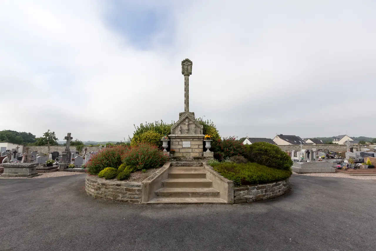 Calvaire du cimetière, Loyat, France