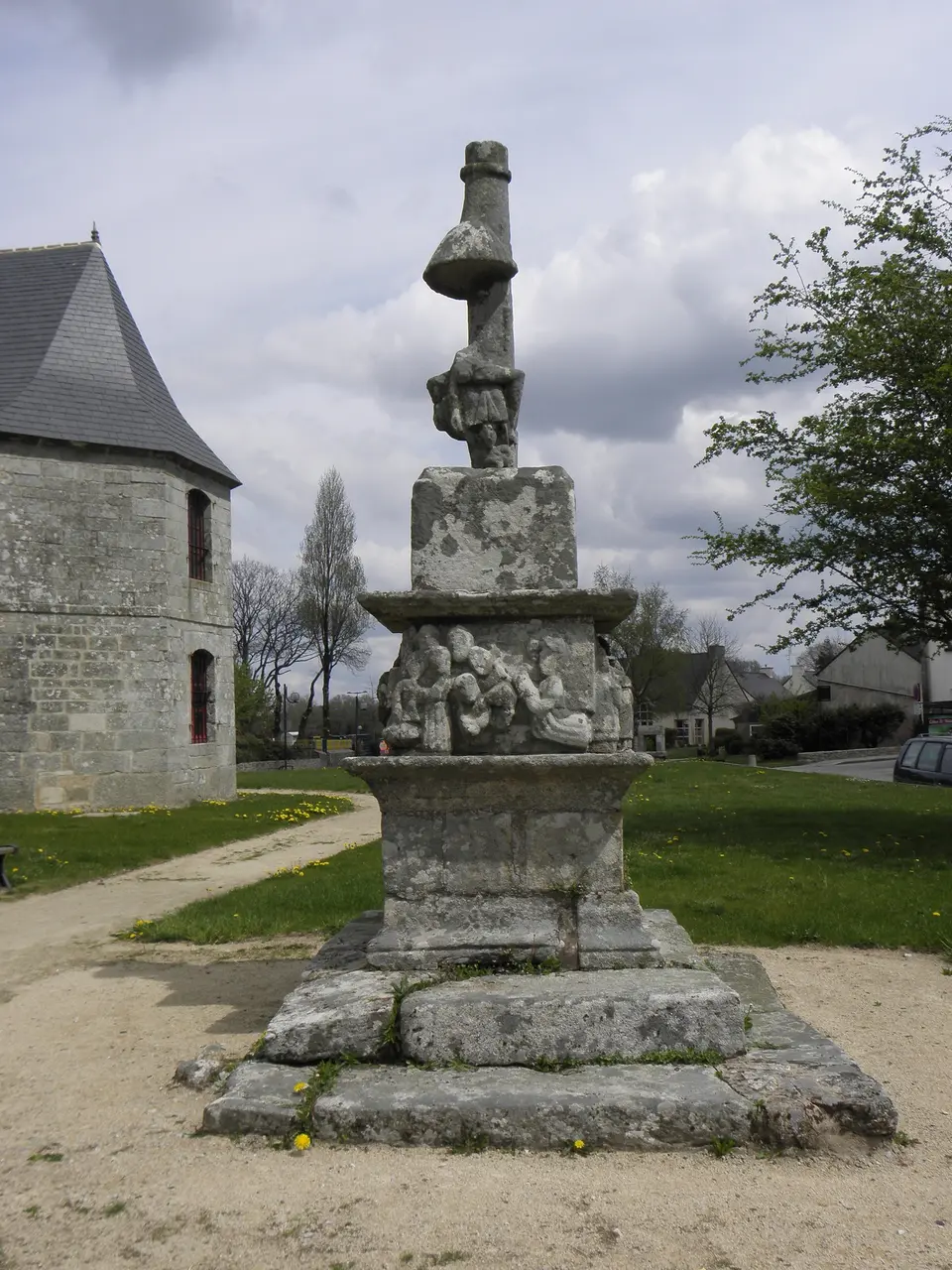Malguénac (56) Croix de cimetière 02
