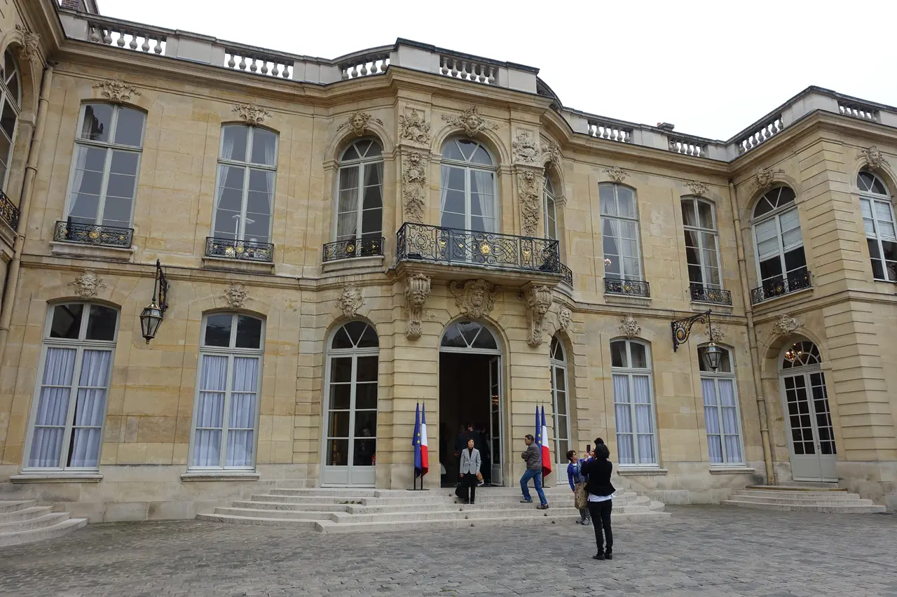 Hôtel Matignon @ Residence of the Prime Minister of France @ Paris (29477196100)