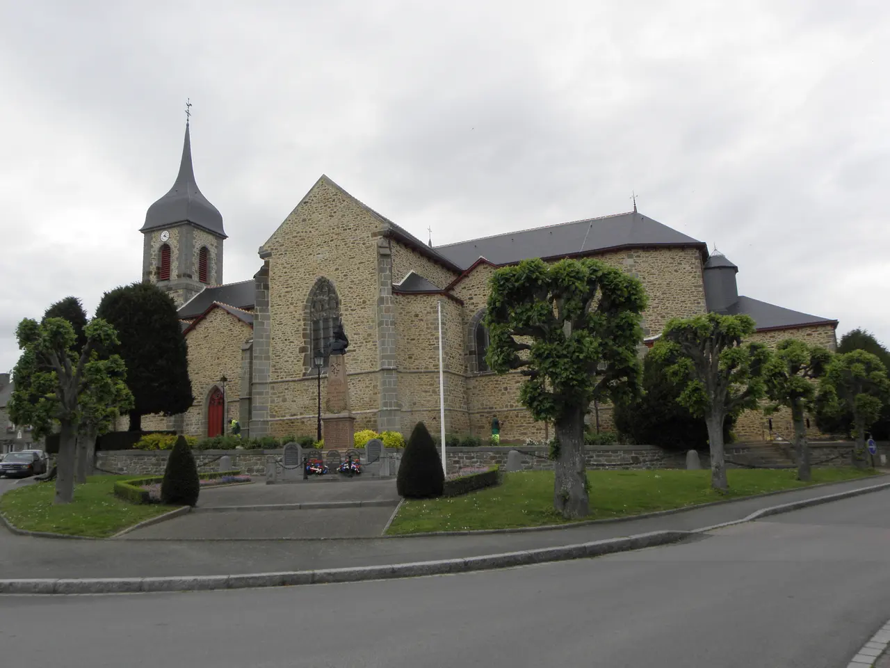 Miniac-Morvan (35) Église 02