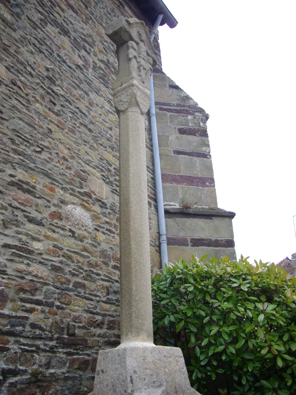Croix à Néant-sur-Yvel