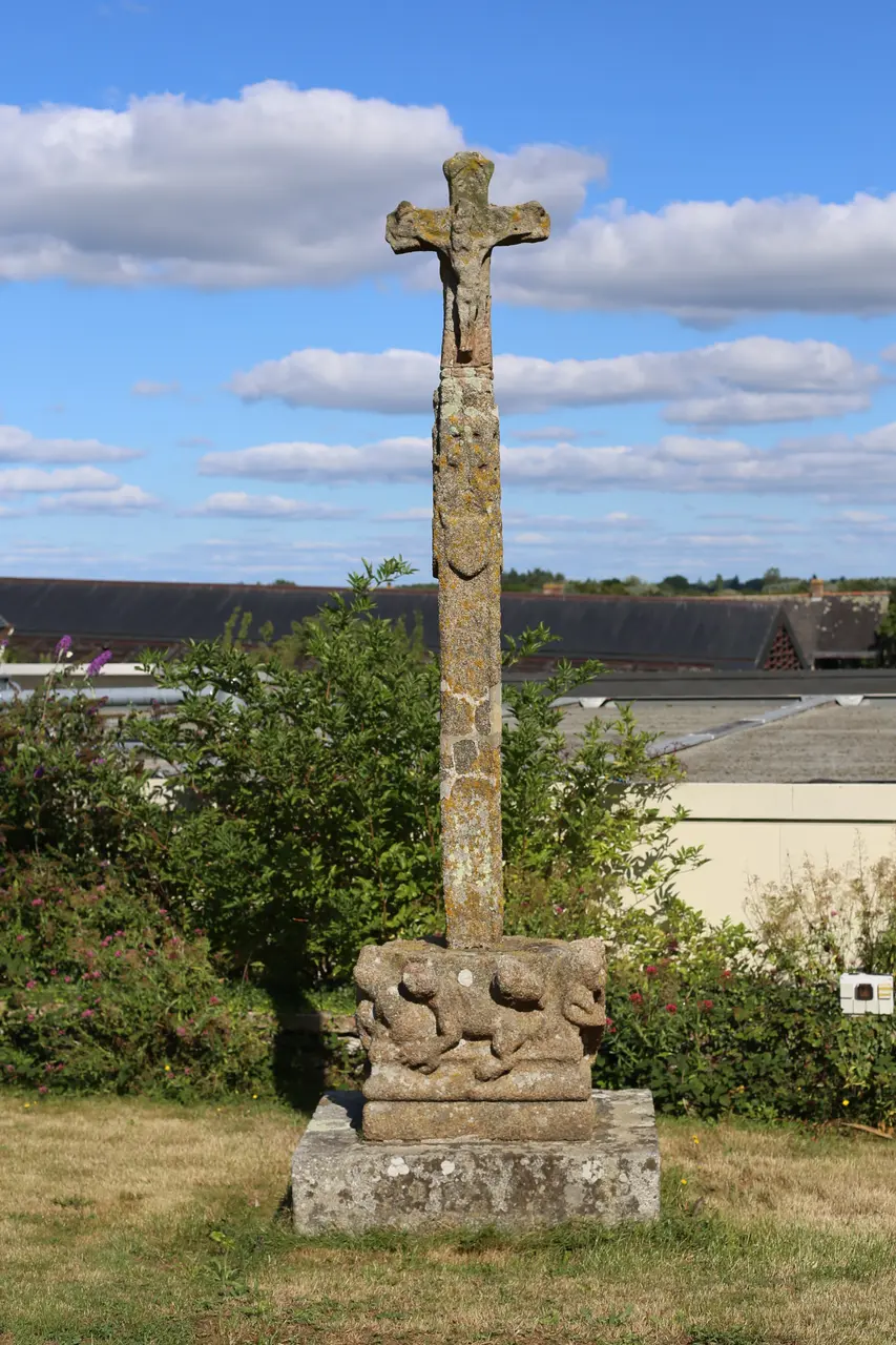 Noyal-Châtillon-sur-Seiche - croix du cimetière 20210912-01