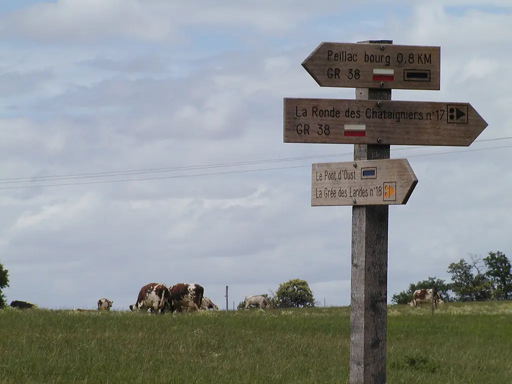 06 Peillac Sign