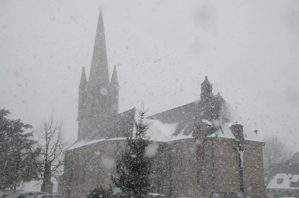 Bretagne: église de Plaintel sous la Tempête de Neige en Côtes d'Armor, 22 (;-))
