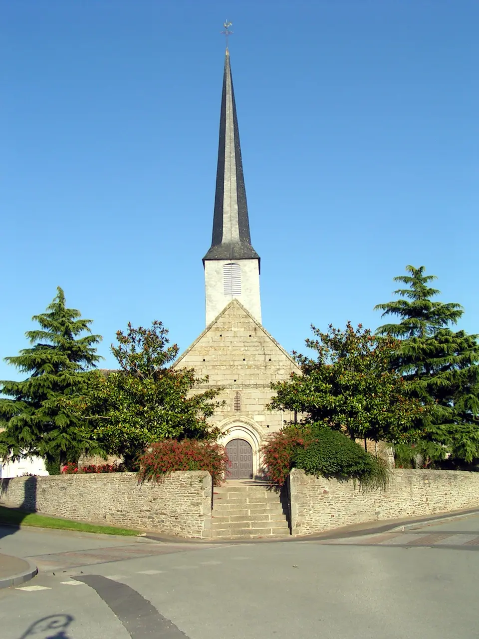 Pleugueneuc churche