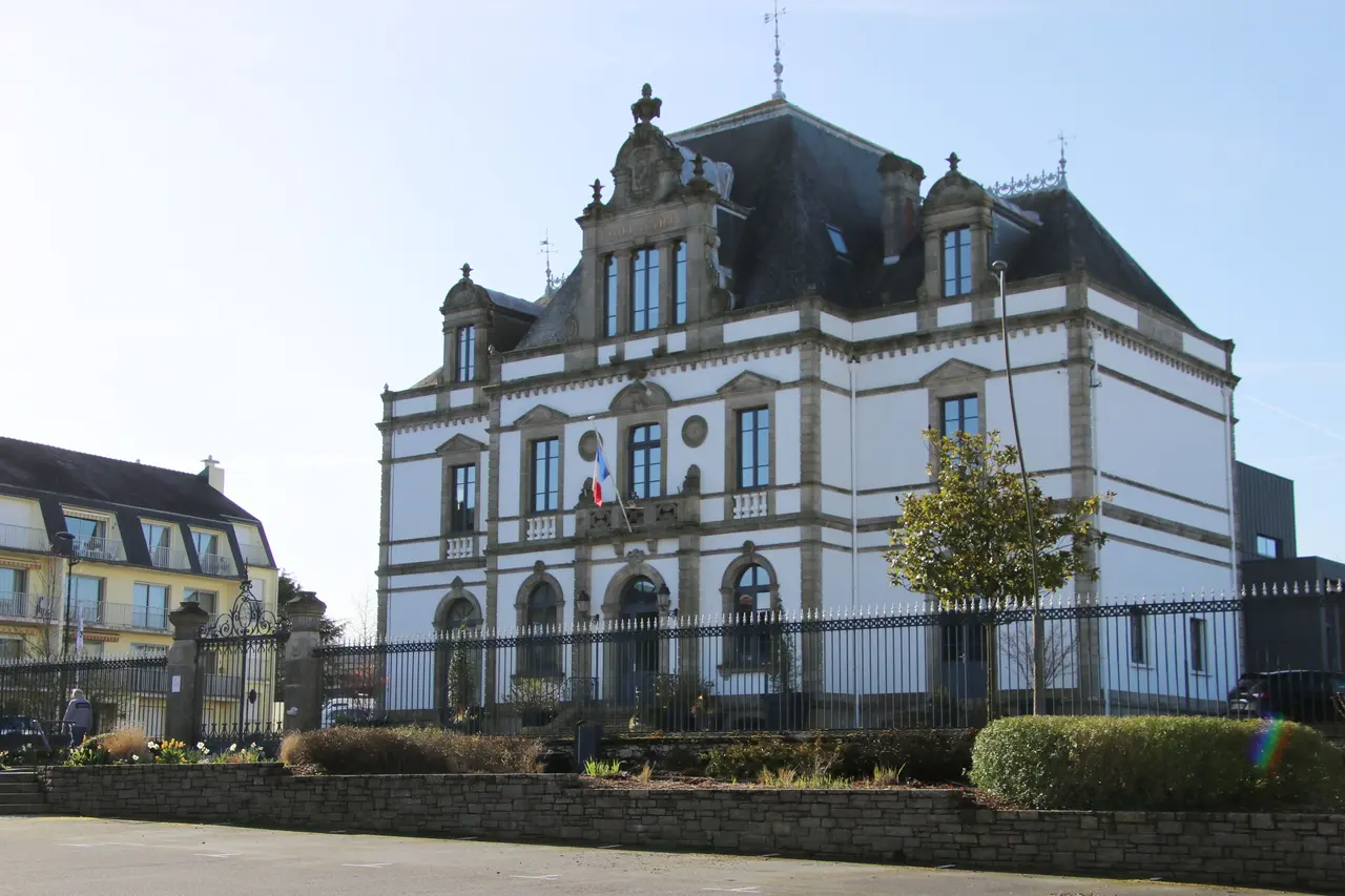 Hôtel-de-ville-Ploërmel---(c)-Ville-de-Ploërmel